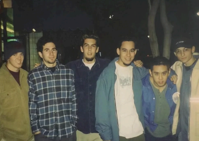 عکس قدیمی گروه لینکین پارک با حضور چستر بنینگتون - تحلیل بازسازی برند توسط راهبربازار